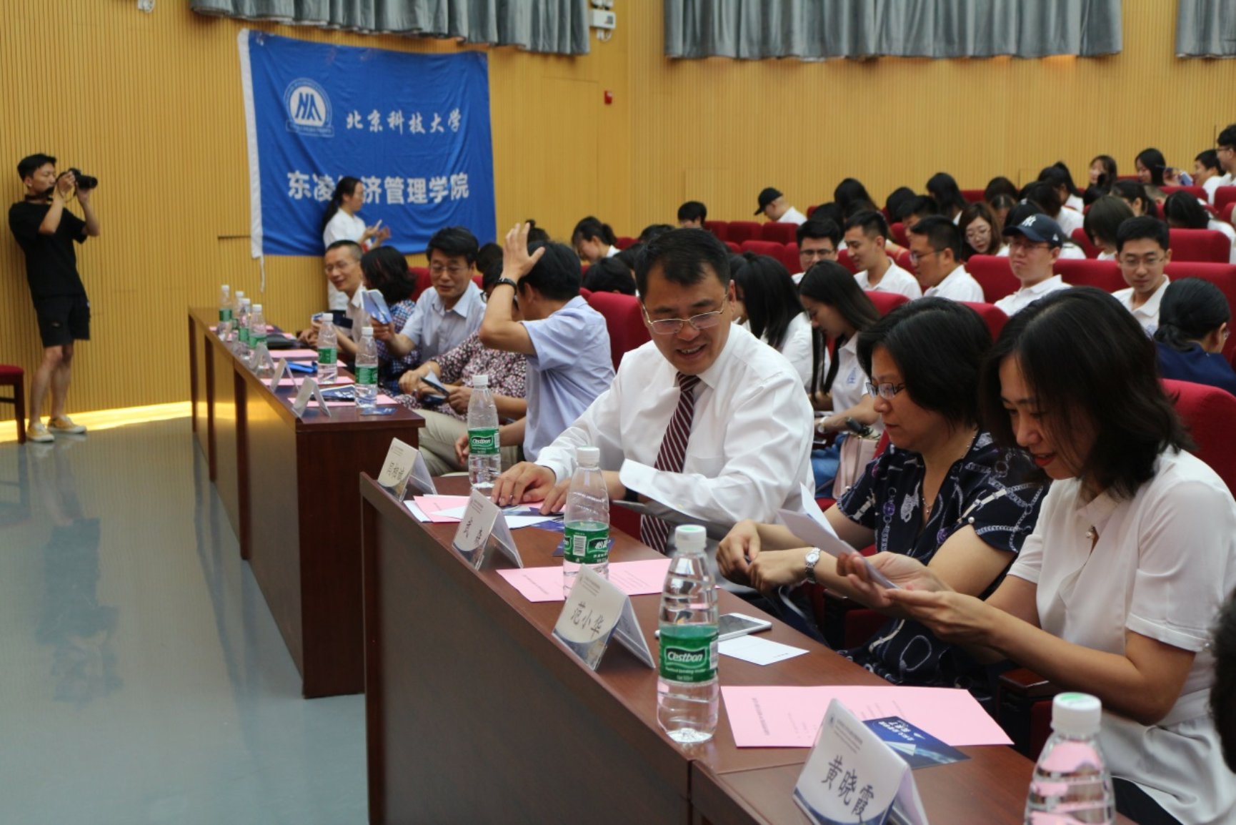 C:\Users\501\Desktop\cgpay钱包下载
开学典礼\IMG_6135.JPG