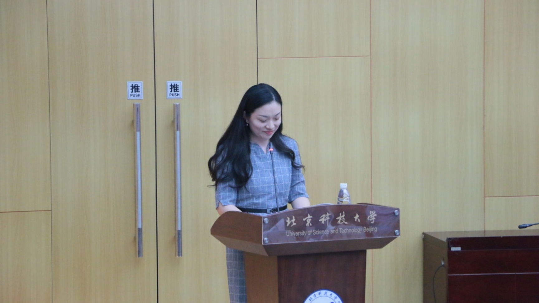 C:\Users\501\Desktop\cgpay钱包下载
开学典礼\IMG_6210.JPG