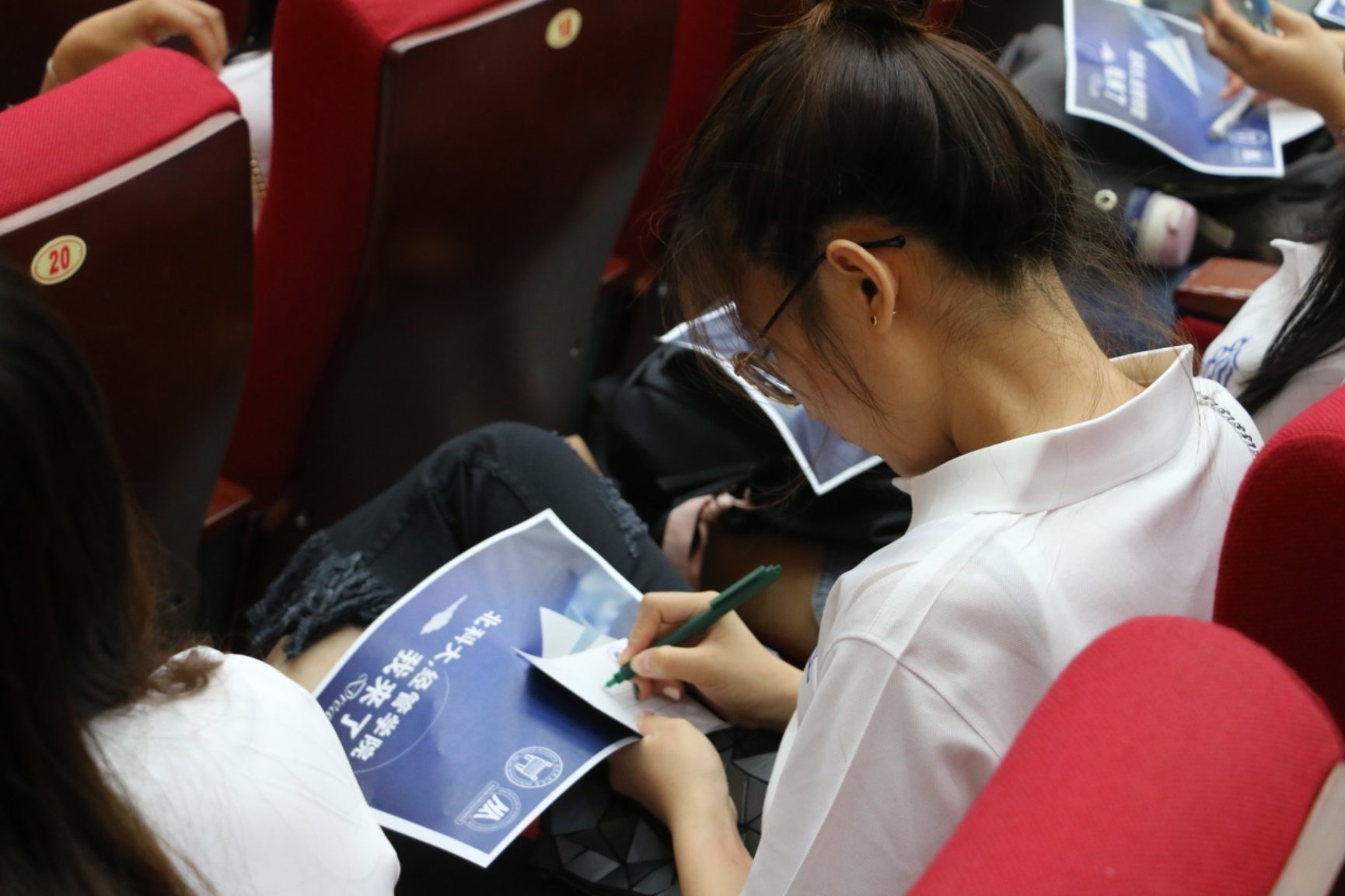 C:\Users\501\Desktop\cgpay钱包下载
开学典礼\IMG_6266.JPG